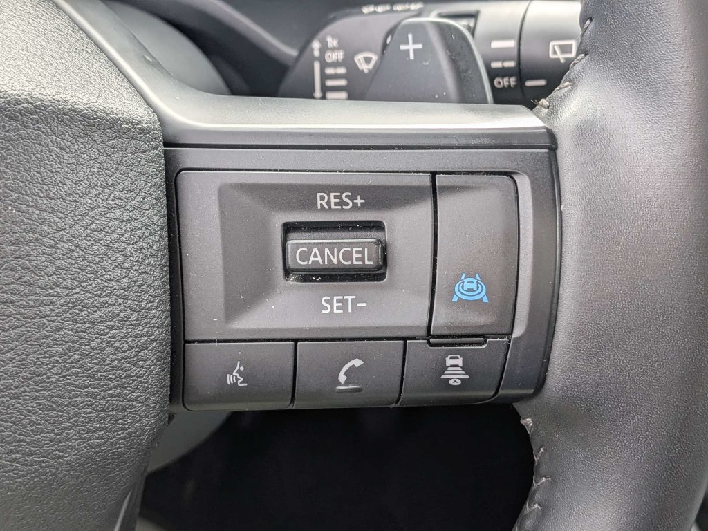 Used 2025 Nissan Rogue SV FWD image 23