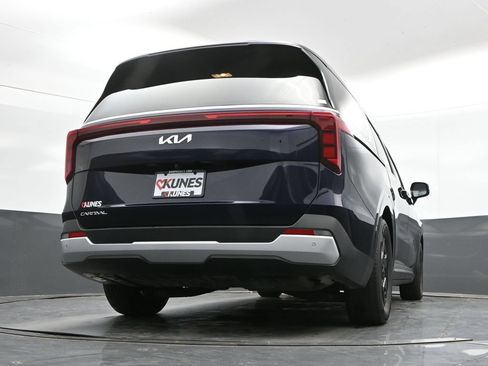 Used 2025 Kia Carnival FWD image 41