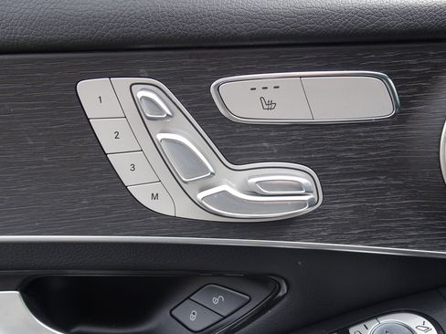 Used 2021 Mercedes-Benz GLC 300 4MATIC image 13