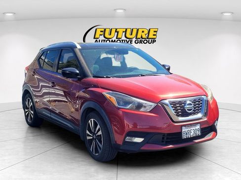 Used 2019 Nissan Kicks SR w/ SR Premium Package FWD image 1