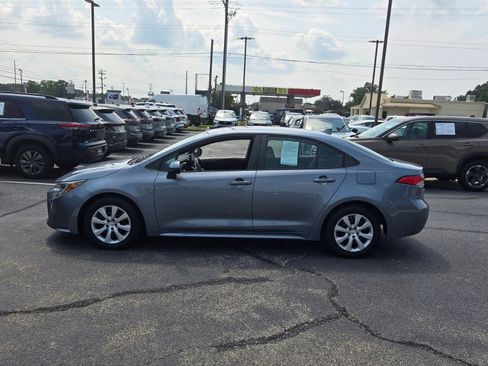 Used 2023 Toyota Corolla LE FWD image 4