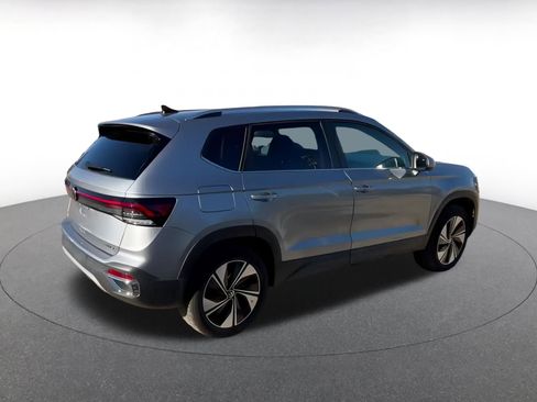 Used 2025 Volkswagen Taos SE image 14