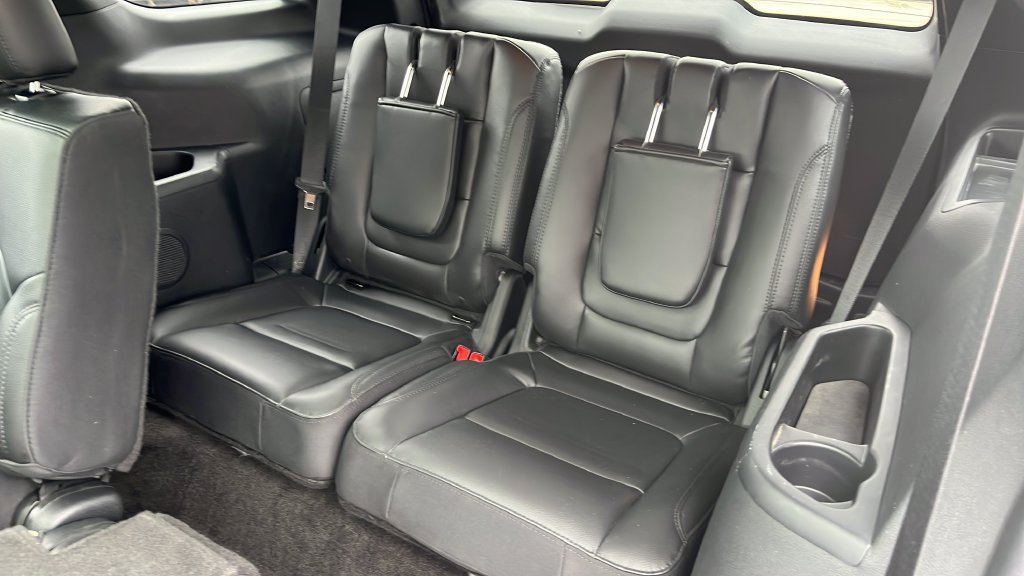 Used 2017 Ford Explorer XLT w/ Equipment Group 202A AWD/4WD image 21