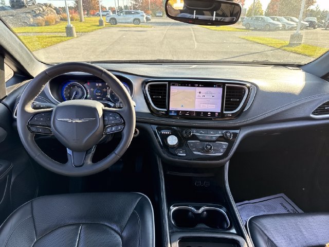 Used 2025 Chrysler Pacifica Limited FWD image 19