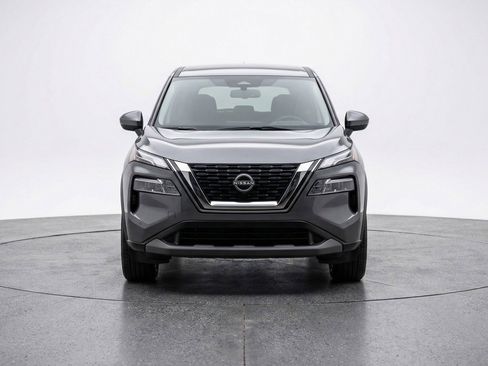 Used 2025 Nissan Rogue SV image 1