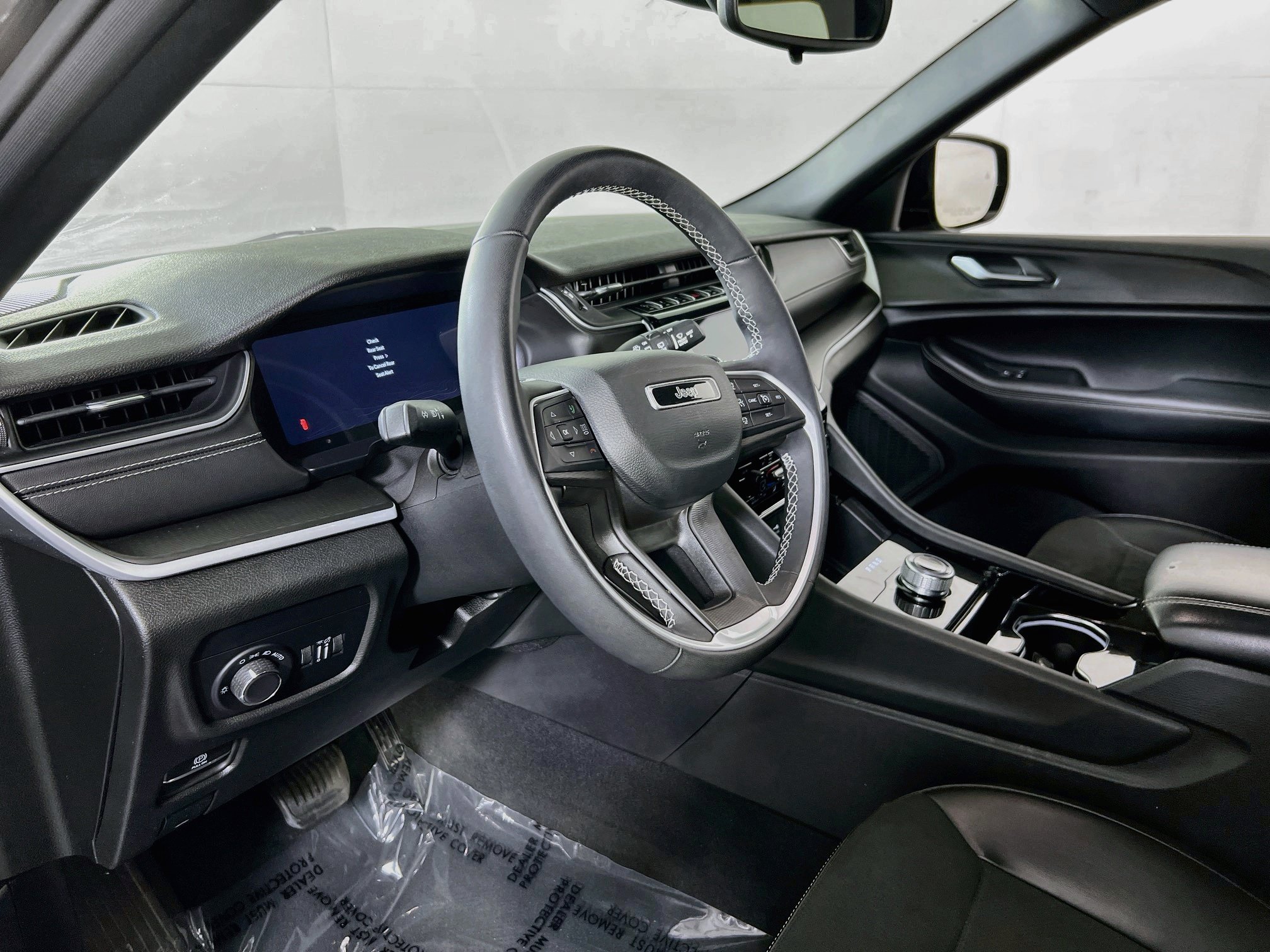 Used 2023 Jeep Grand Cherokee Altitude AWD/4WD image 9