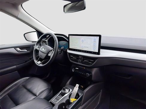 Used 2023 Ford Escape Platinum image 32