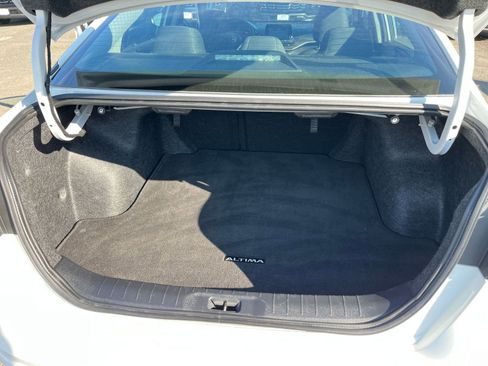 Used 2025 Nissan Altima 2.5 SV image 31