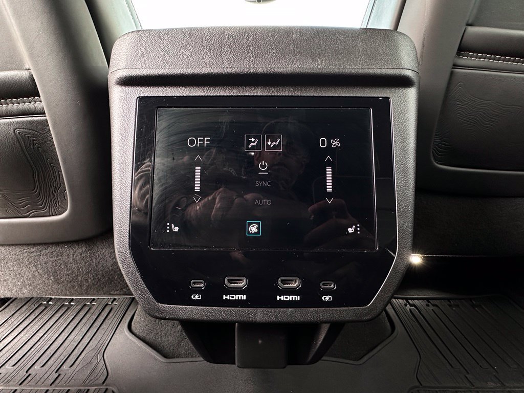 Certified 2025 GMC Yukon Denali Ultimate AWD/4WD image 30