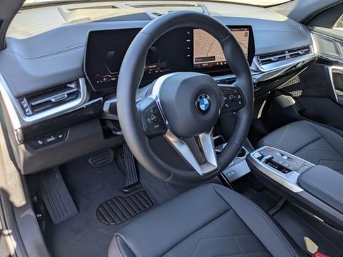 Used 2025 BMW X2 xDrive28i image 3