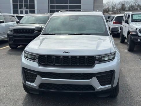 New 2026 Jeep Grand Cherokee Altitude AWD/4WD image 2