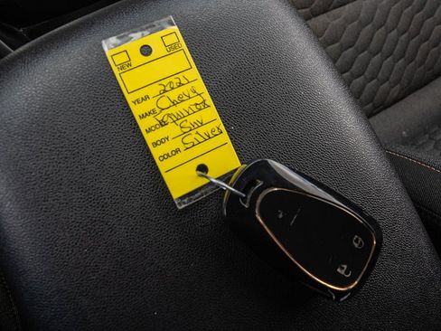 Used 2021 Chevrolet Equinox LT FWD image 32