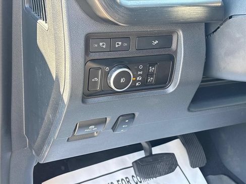 Used 2024 Ford F250 Lariat w/ Black Appearance Package AWD/4WD image 29