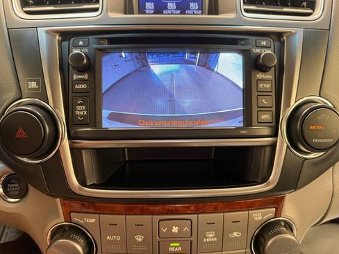 Used 2013 Toyota Highlander Limited AWD/4WD image 31