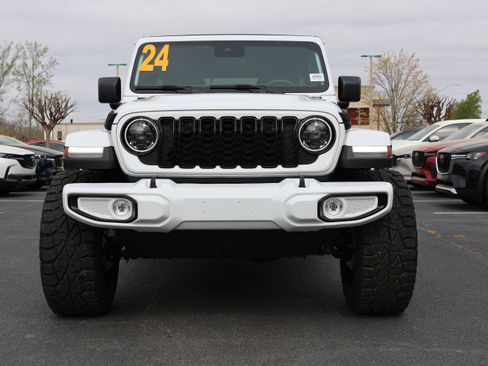 Used 2024 Jeep Wrangler Sahara image 34