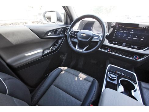 Used 2026 Chevrolet Equinox LT w/ Convenience Package II FWD image 9