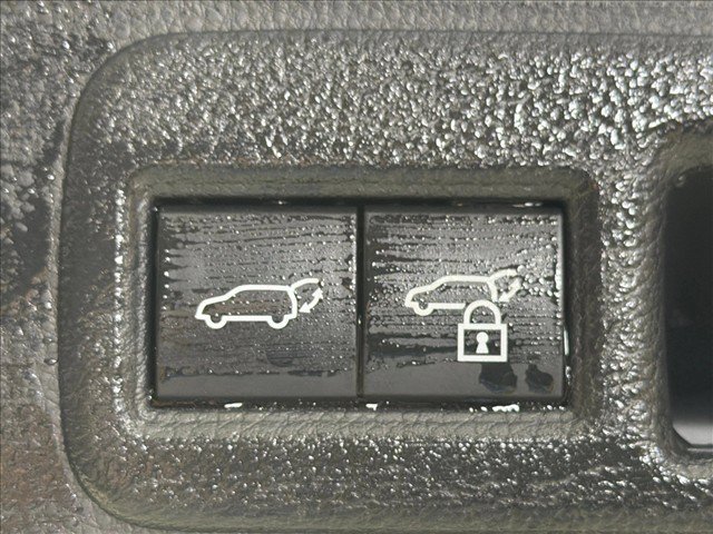 Used 2023 Toyota Venza Nightshade AWD/4WD image 19