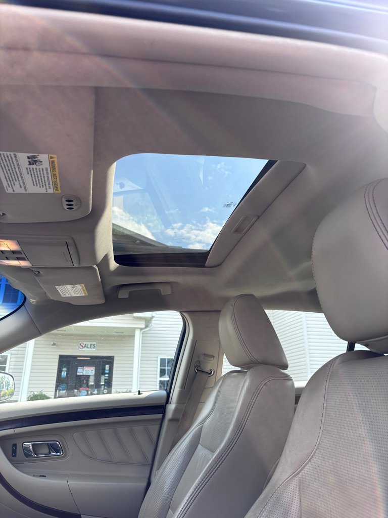 Used 2010 Ford Taurus Limited AWD/4WD image 18