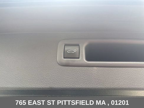 Used 2025 Toyota Highlander XLE AWD/4WD image 16
