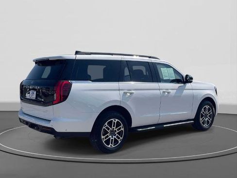 Certified 2025 Ford Expedition Active AWD/4WD image 5