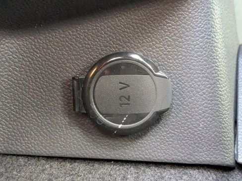 Used 2021 Volkswagen Tiguan SE R-Line image 14