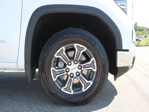 Used 2025 GMC Sierra 1500 SLT image 5