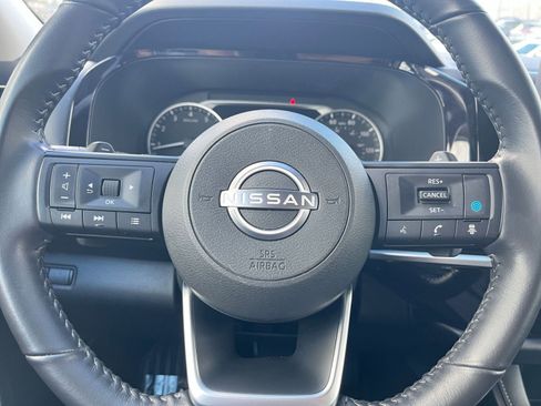 Used 2025 Nissan Pathfinder SV image 30