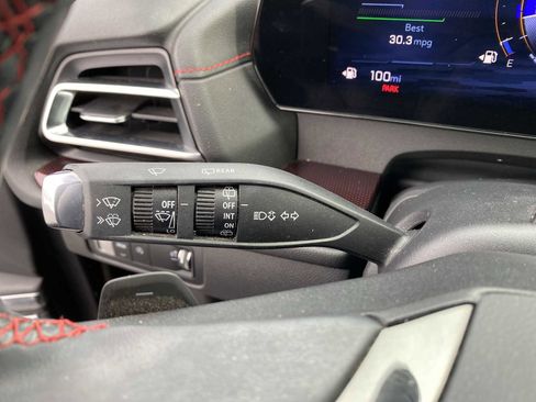 Used 2024 Chevrolet Traverse RS image 27