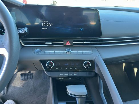 Certified 2024 Hyundai Elantra SEL image 18