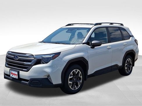 Certified 2025 Subaru Forester Premium AWD/4WD image 3