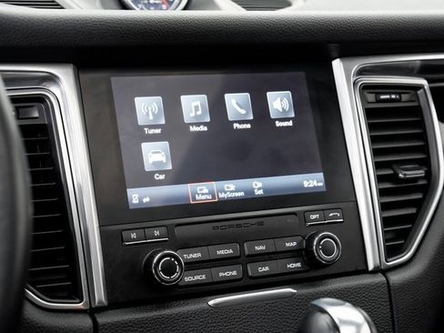 Used 2018 Porsche Macan S image 18