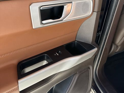 Used 2022 Ford Explorer King Ranch w/ Premium Technology Package image 30