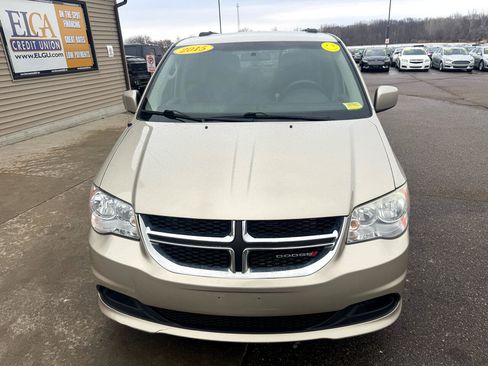 Used 2014 Dodge Grand Caravan SXT image 2