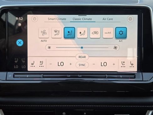 New 2026 Volkswagen Atlas SE FWD image 18