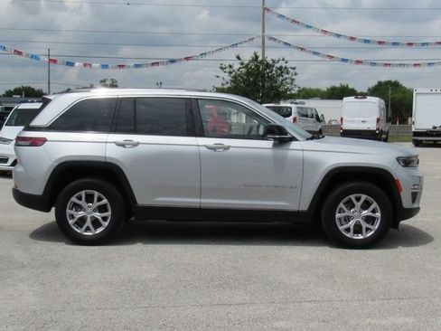 Used 2022 Jeep Grand Cherokee Limited AWD/4WD image 2