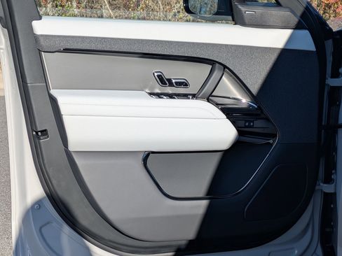 New 2026 Land Rover Range Rover Sport SE image 18