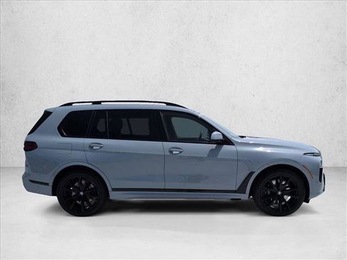 Used 2024 BMW X7 xDrive40i w/ M Sport Package AWD/4WD image 4