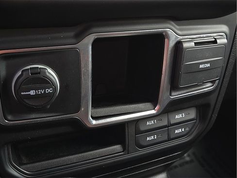 Used 2021 Jeep Gladiator Sport image 15