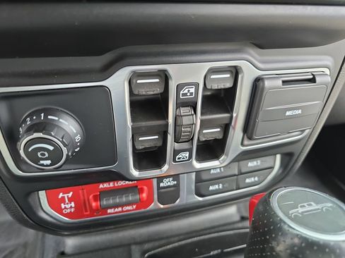 Used 2022 Jeep Gladiator Mojave w/ Dual Top Group AWD/4WD image 28