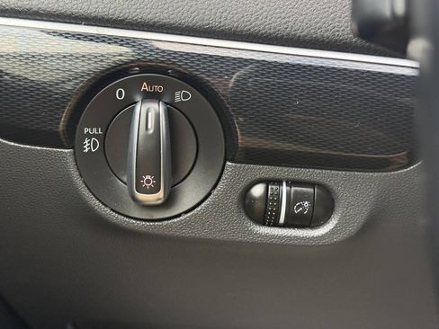 Used 2016 Volkswagen Jetta SEL w/ Lighting Package FWD image 13
