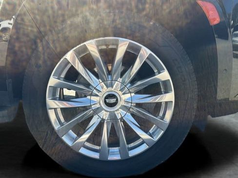 Used 2022 Cadillac Escalade Premium Luxury image 28