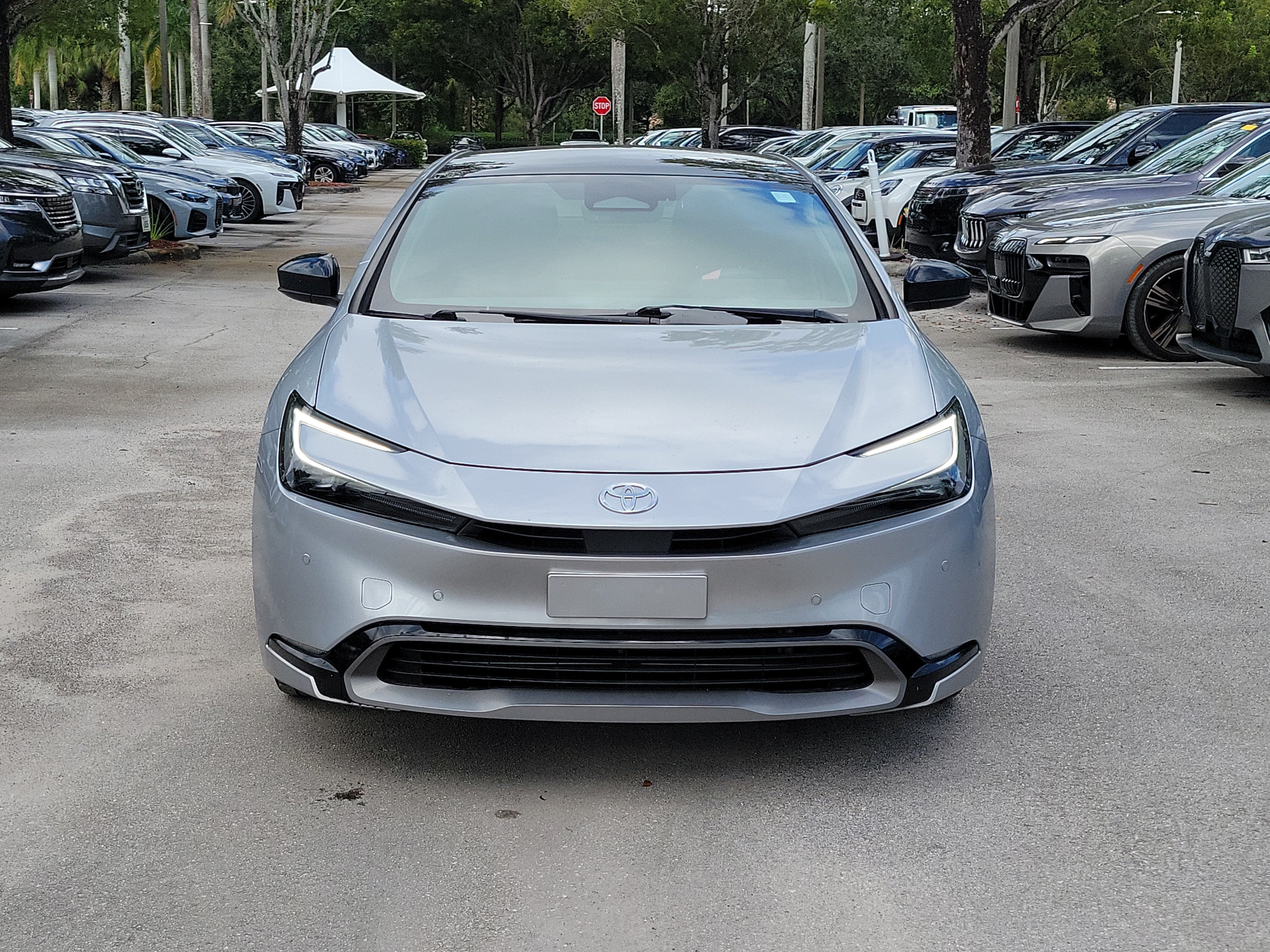 Used 2024 Toyota Prius XLE FWD image 5