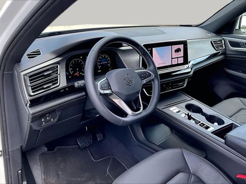Used 2024 Volkswagen Atlas Cross Sport SE FWD image 19