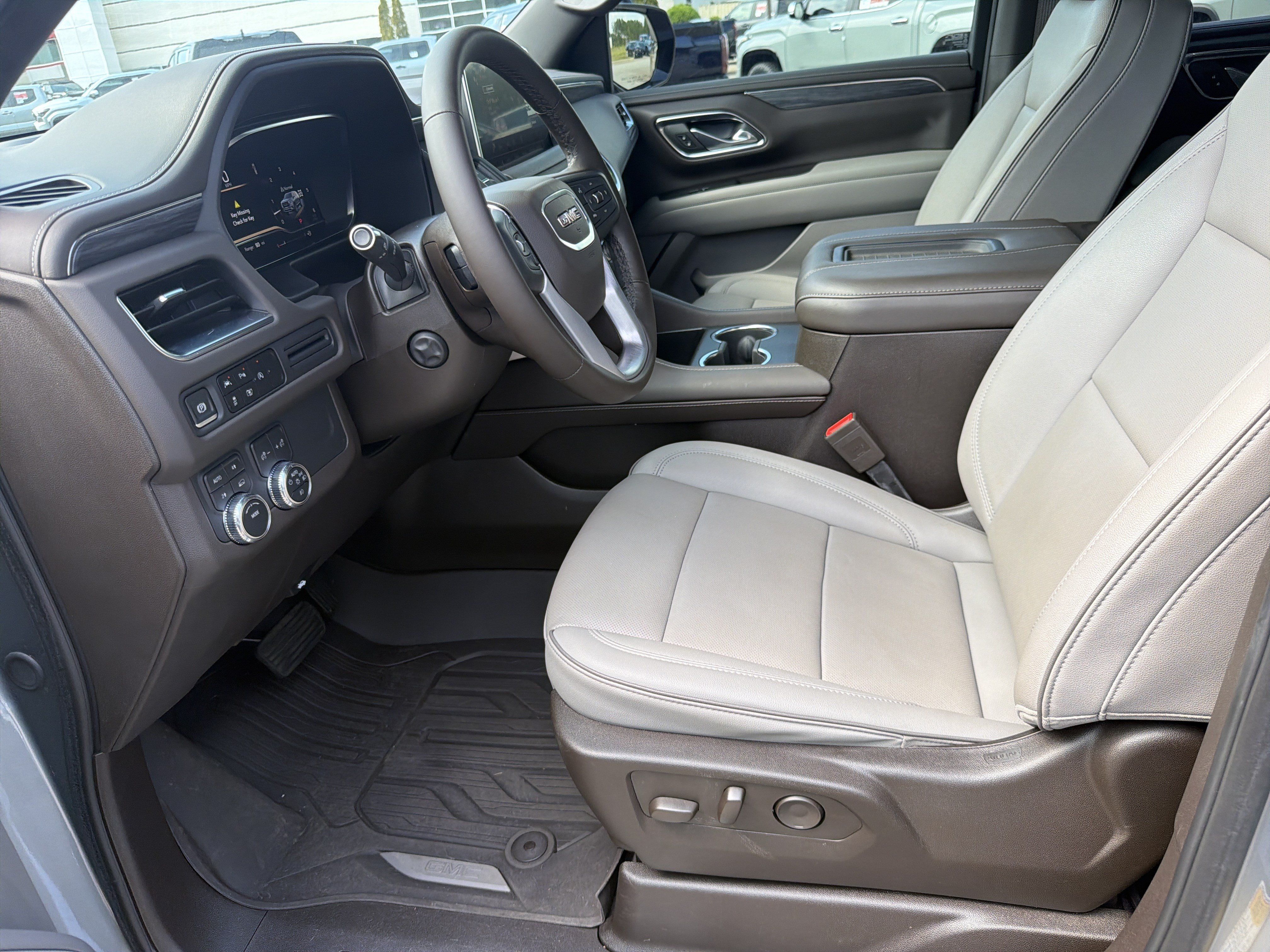 Used 2024 GMC Yukon SLT w/ SLT Luxury Package AWD/4WD image 19