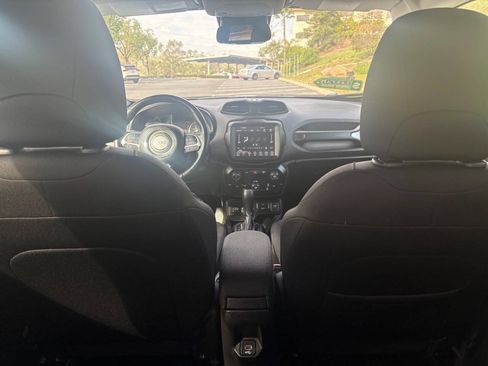 Used 2018 Jeep Renegade Latitude w/ UConnect 8.4 Nav Group image 12