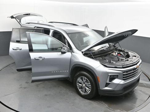 Certified 2025 Chevrolet Traverse LT image 41