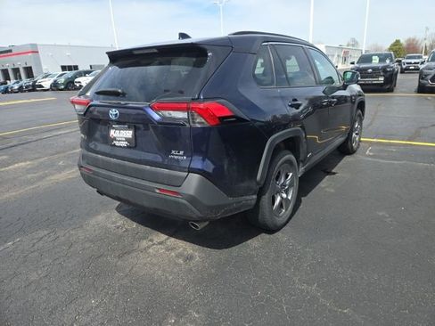 Used 2022 Toyota RAV4 XLE w/ Convenience Package image 6