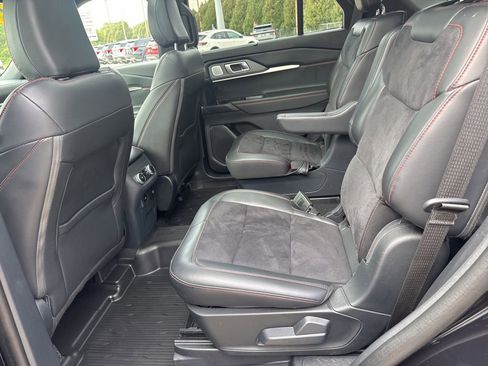 Used 2025 Ford Explorer ST image 18