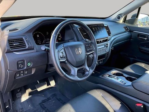 Certified 2025 Honda Ridgeline RTL image 17