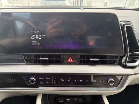 Certified 2025 Kia Sportage EX image 11